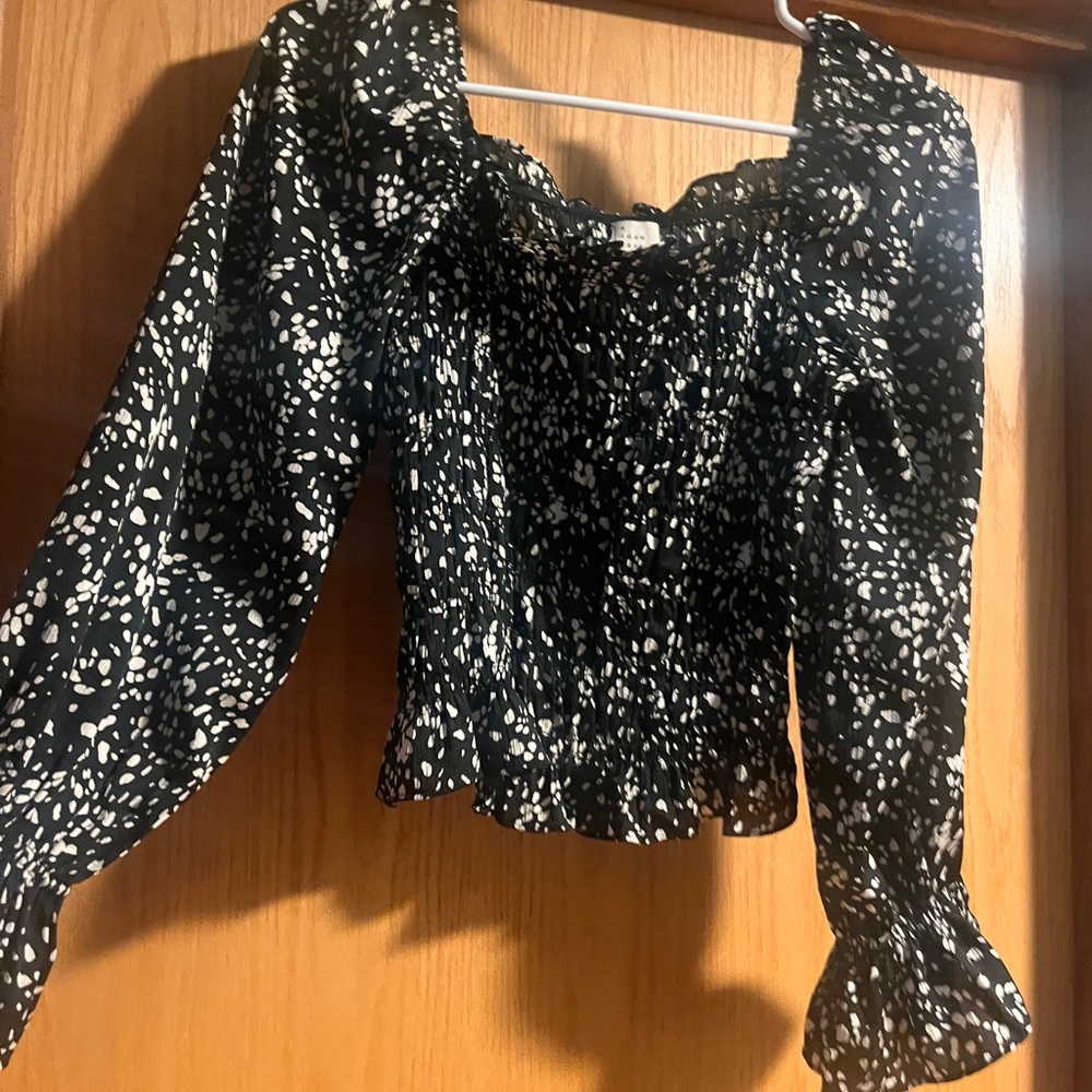 Square-neck/off the shoulder black & white blouse